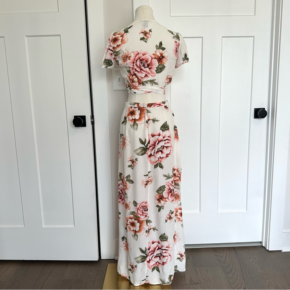 White Tropical Floral Wrap Skirt and Top Coord Set | Size 2 - Picture 6 of 9